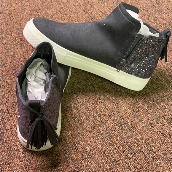 New Dolce Vita Sneakers - Picture 1 of 6